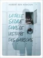 La Fille Seule Dans Le Vestiaire Des Garcons