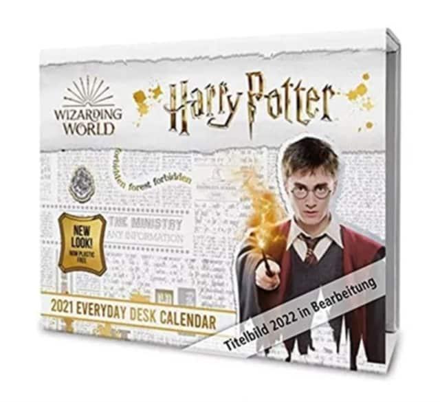 the-official-harry-potter-desk-block-calendar-2022-9781801220538-blackwell-s